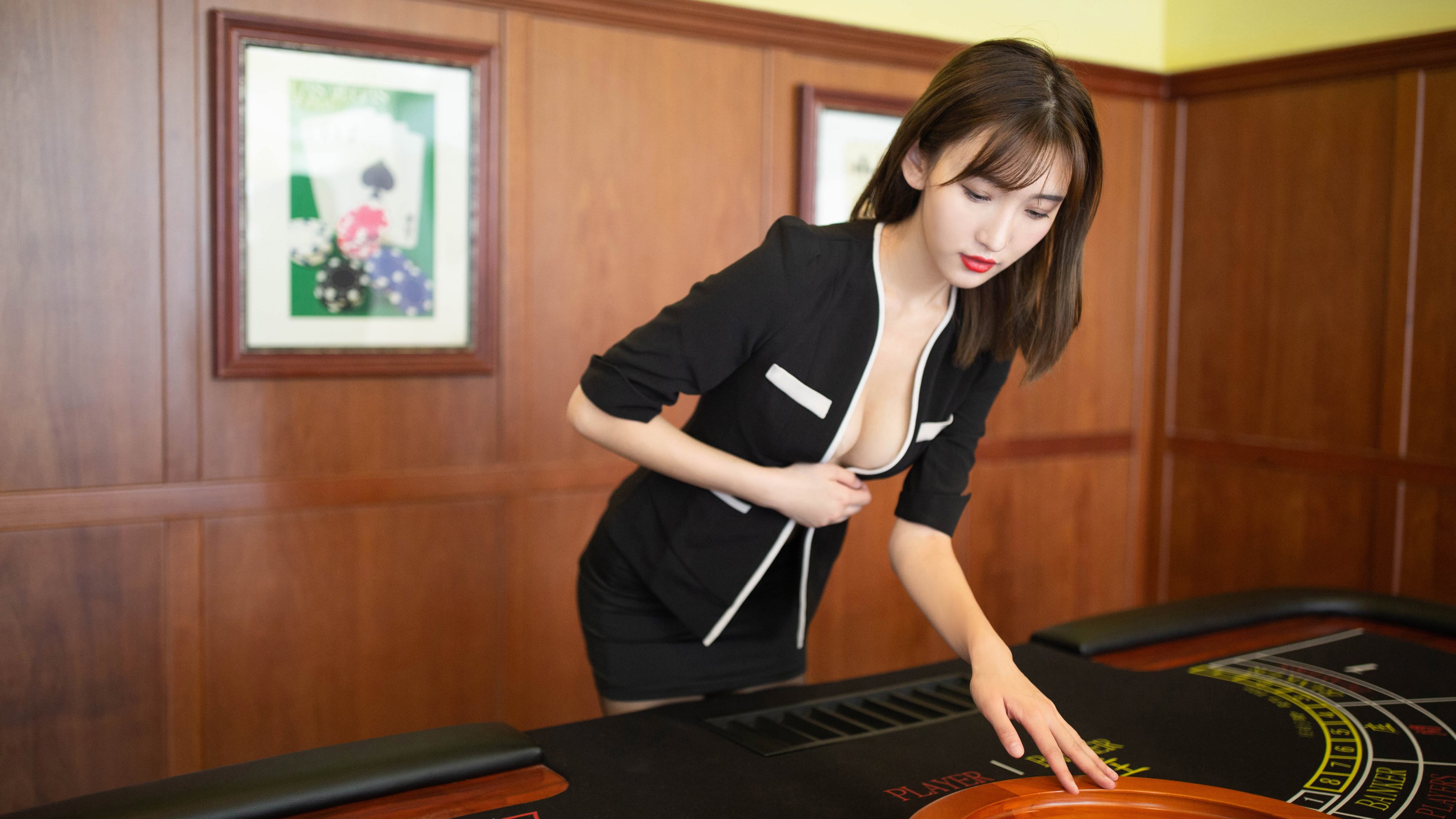 塞尔维亚女篮在欧洲锦标赛中实力强劲，冲击金牌目标，塞尔维亚女兰
