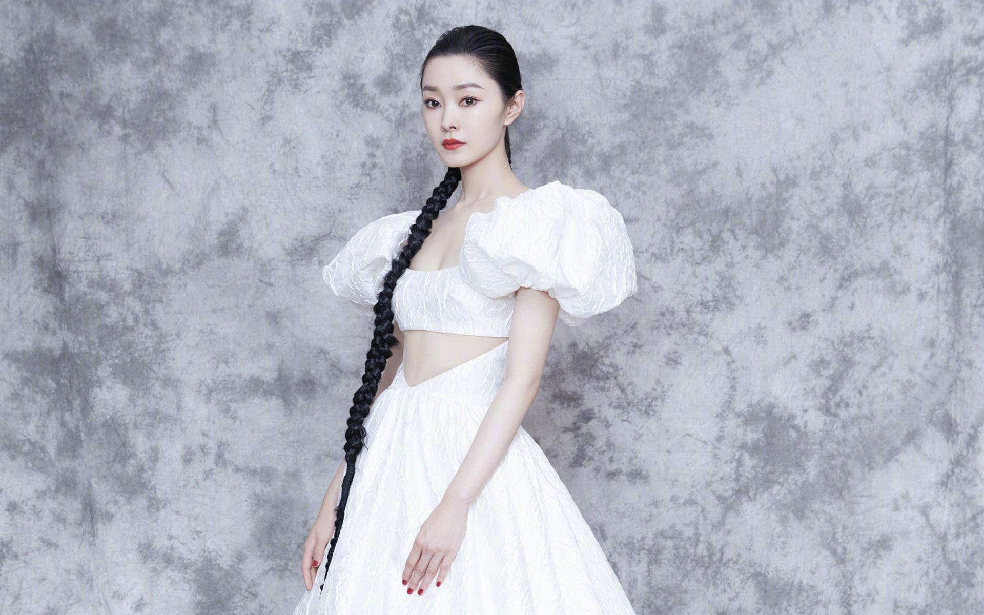 爱游戏电竞-欧洲锦标赛激战正酣,德国队和西班牙队争锋夺冠,精彩持续不断