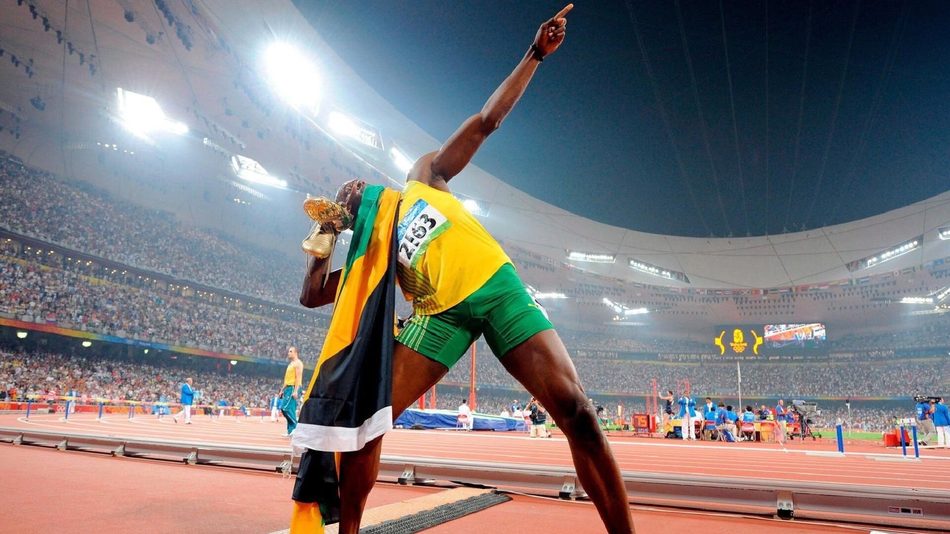 《比赛精彩瞬间：回顾年度最佳操作集锦》，竞赛精彩瞬间怎么写